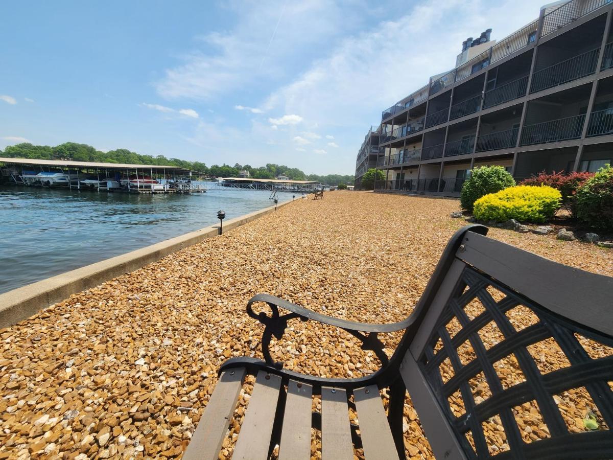 Lakefront Condo With A View Osage Beach Εξωτερικό φωτογραφία