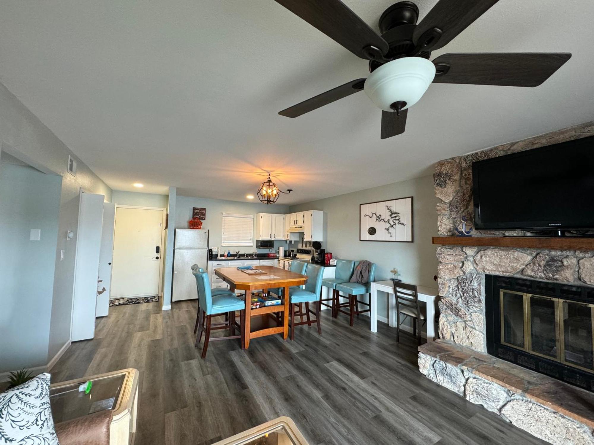 Lakefront Condo With A View Osage Beach Εξωτερικό φωτογραφία