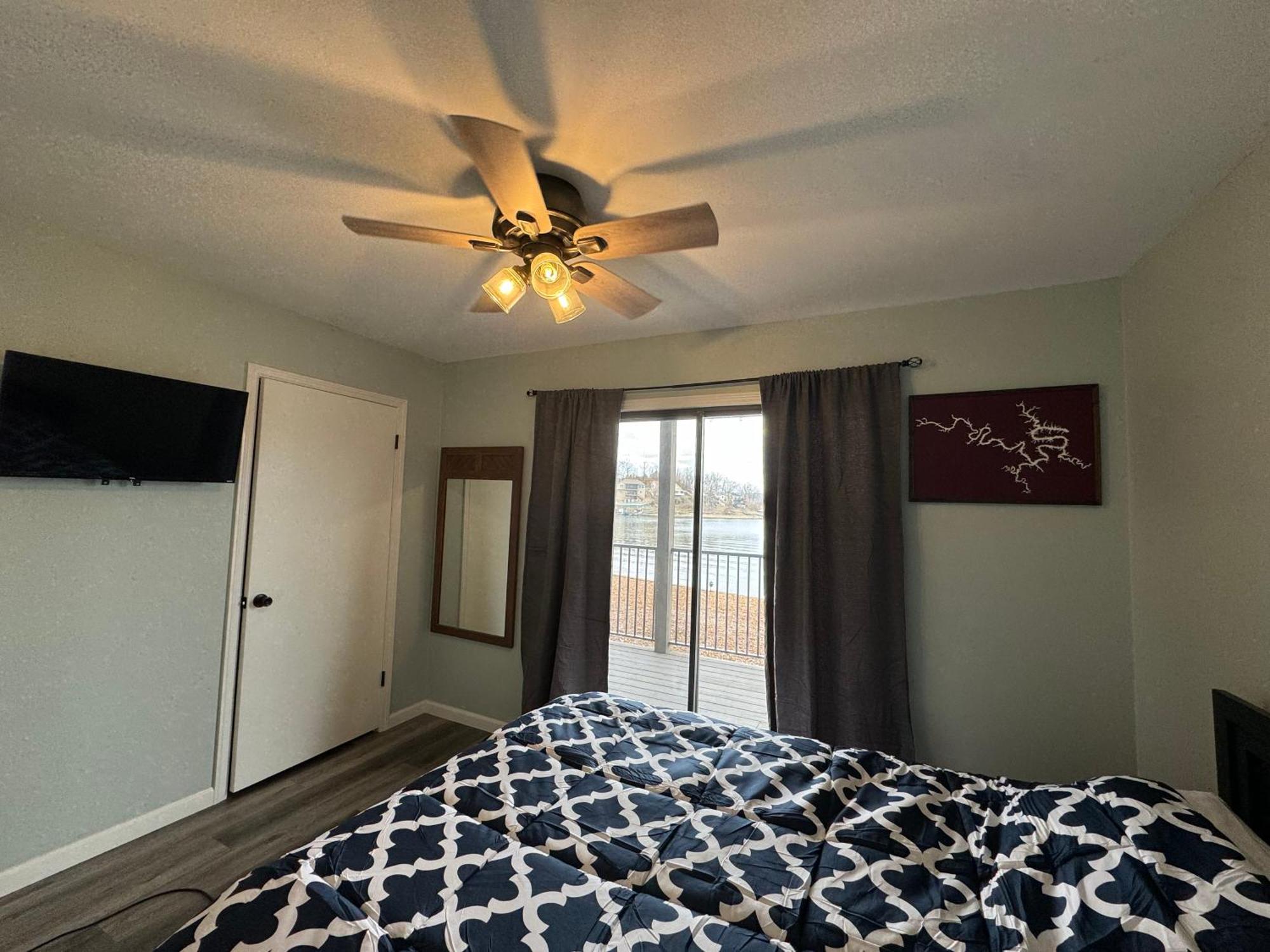 Lakefront Condo With A View Osage Beach Εξωτερικό φωτογραφία