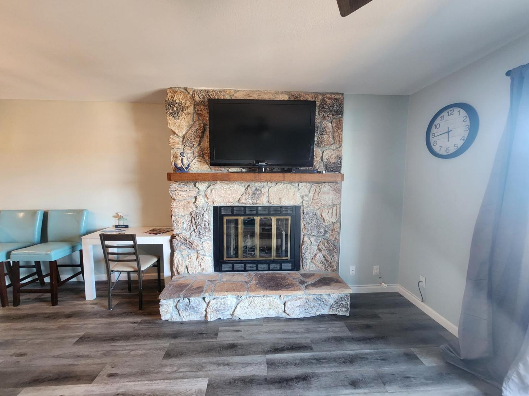 Lakefront Condo With A View Osage Beach Εξωτερικό φωτογραφία