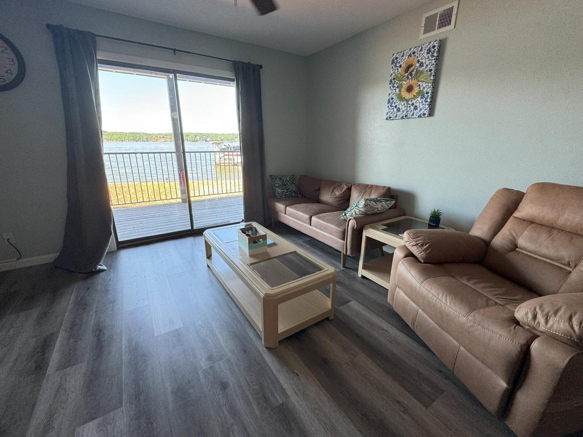 Lakefront Condo With A View Osage Beach Εξωτερικό φωτογραφία